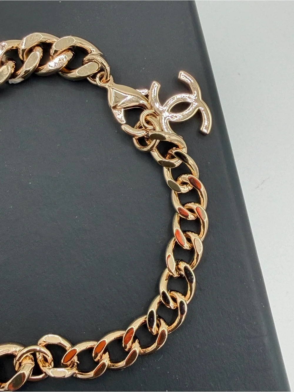 Chanel CC enamel Choker Necklace in box Authentic ❤️
